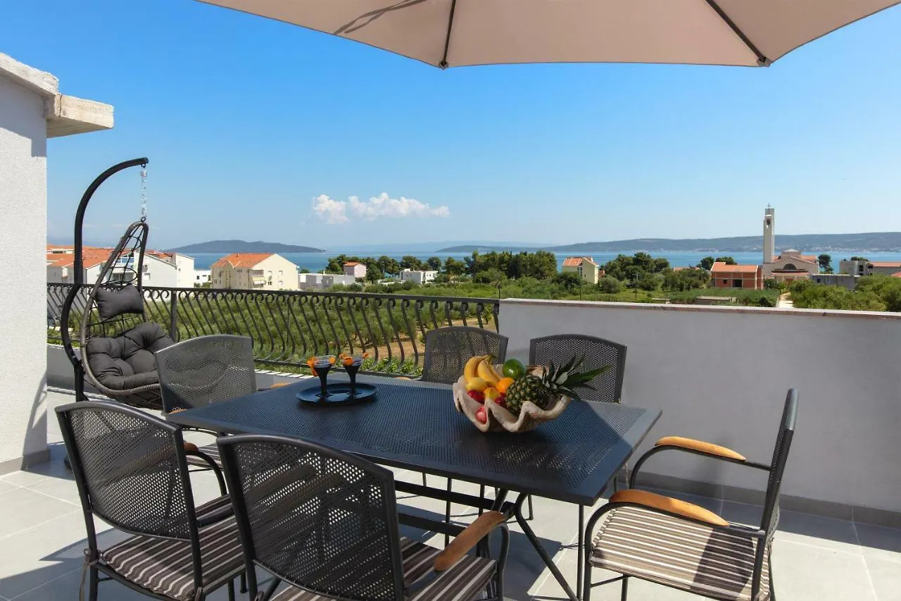 Royal View Apartment Kastela 0*,  Croatia