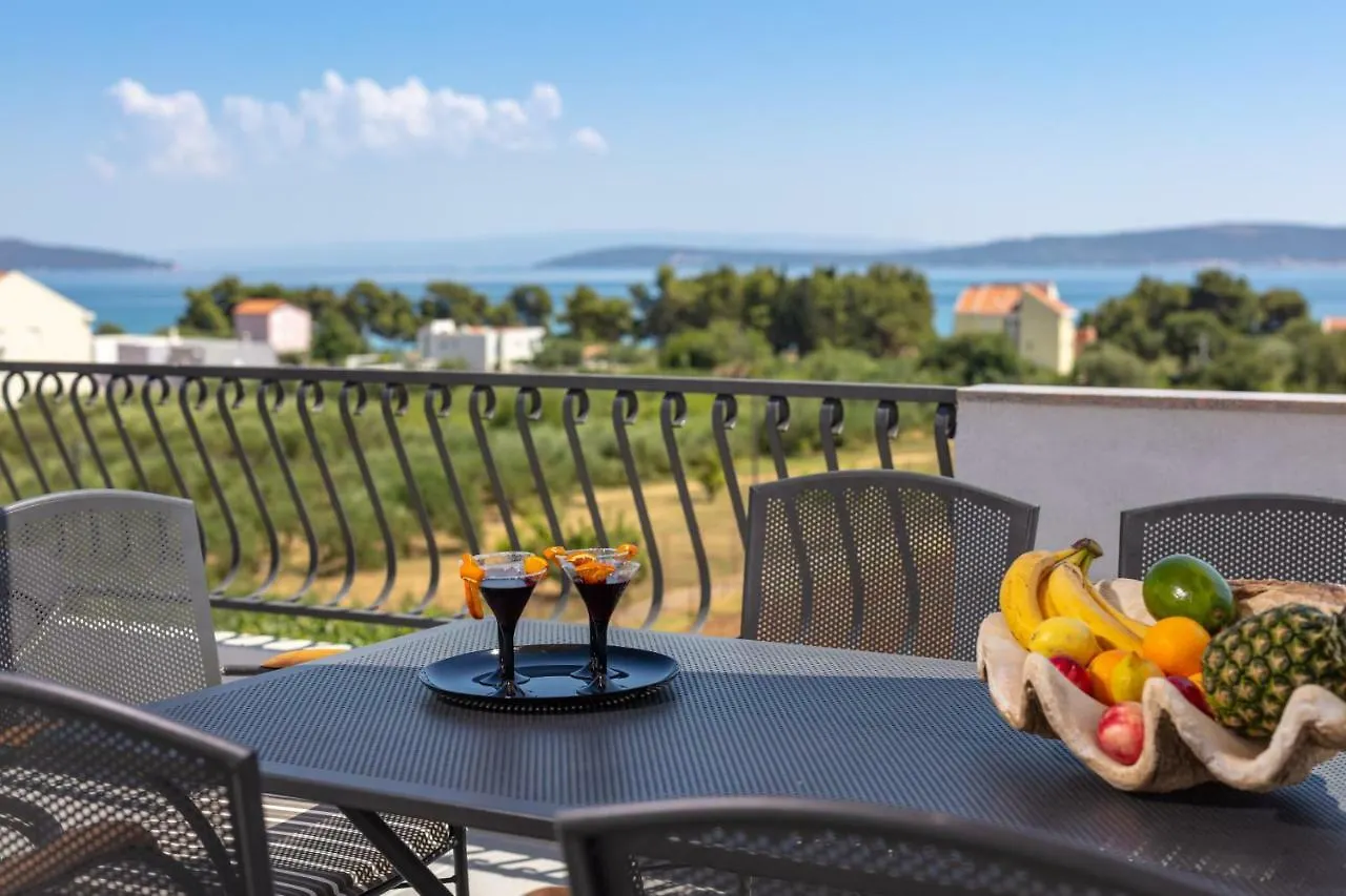 Royal View Apartment Kastela 0*,